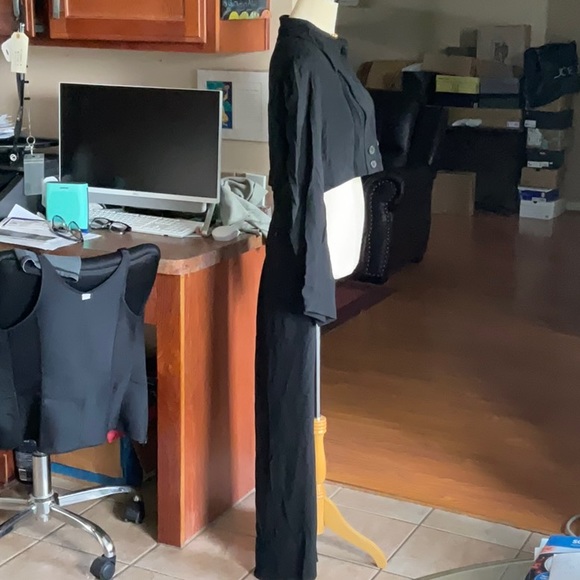 CULTURE Black Silk Pantsuit in Size L (Jacket/Top) & 6 (Pants), Preowned - Picture 5 of 16